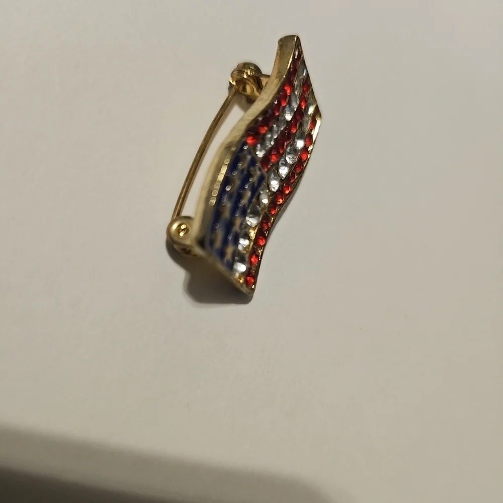 Vintage Rhinestone USA American Flag July 4 Patriotic GoldTone Brooch Pin - Picture 10 of 14